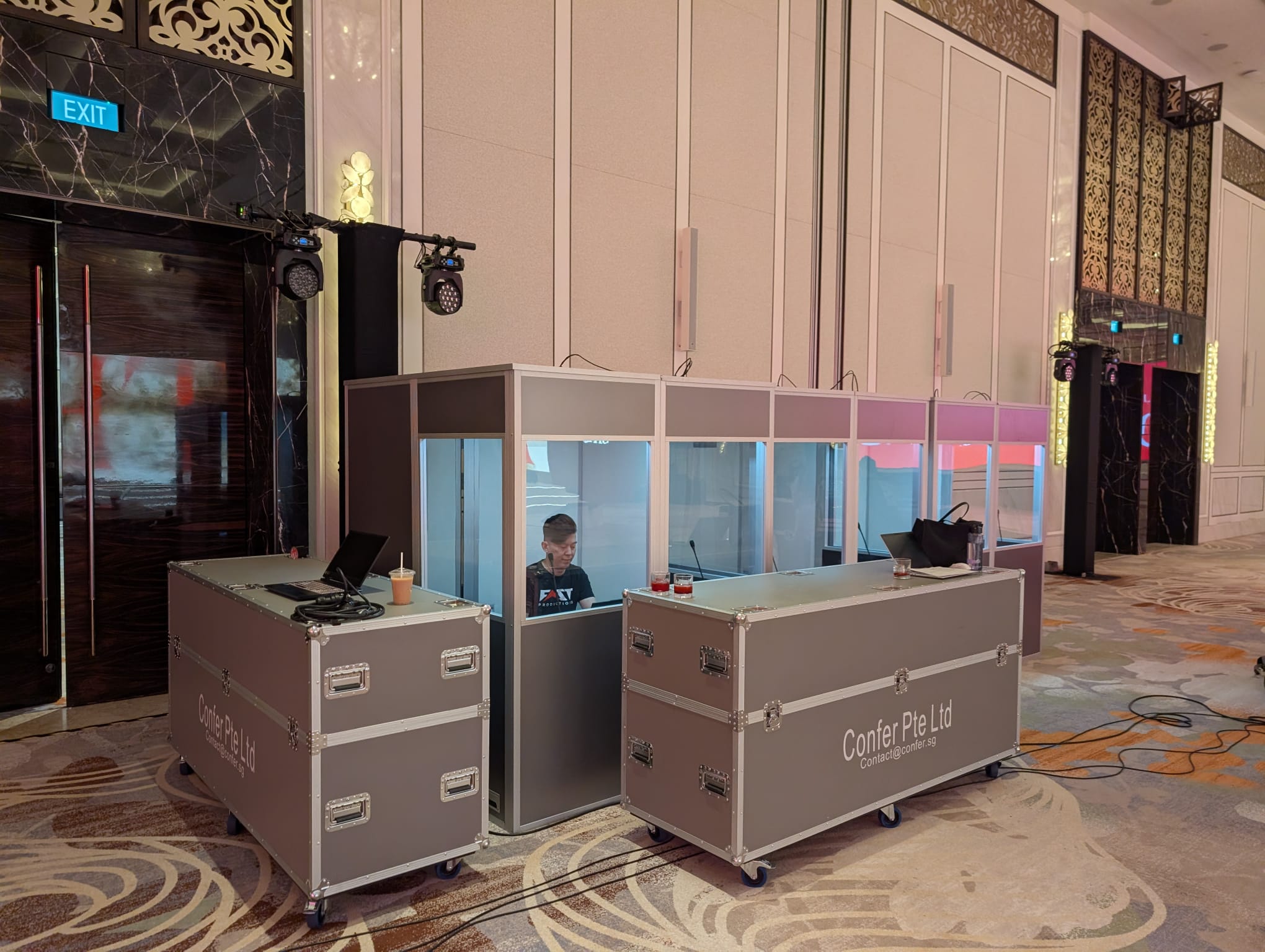 SI booth setup halfway SI booth setup halfway
